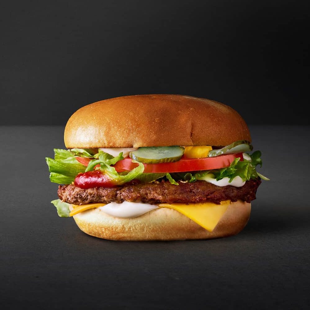 Saftig cheeseburger med brioche bolle